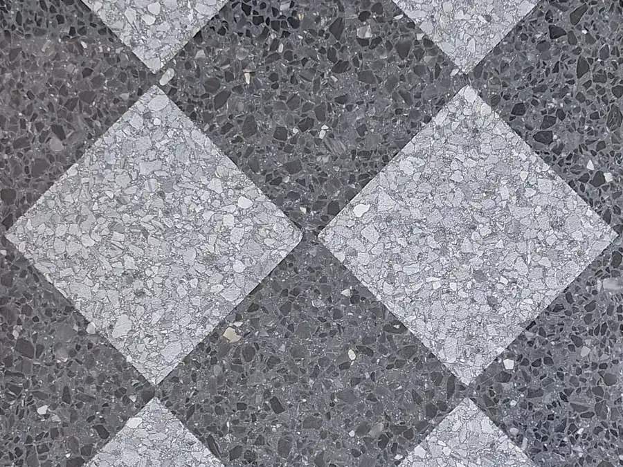 Aksaray'da üretilen 40x40 cm kare geçmeli desenli mozaik karo