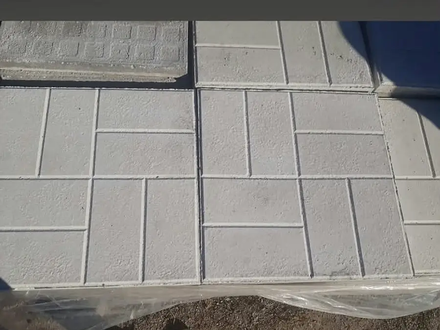 Tuğla dizisi kabartma desenli gri beton karolar