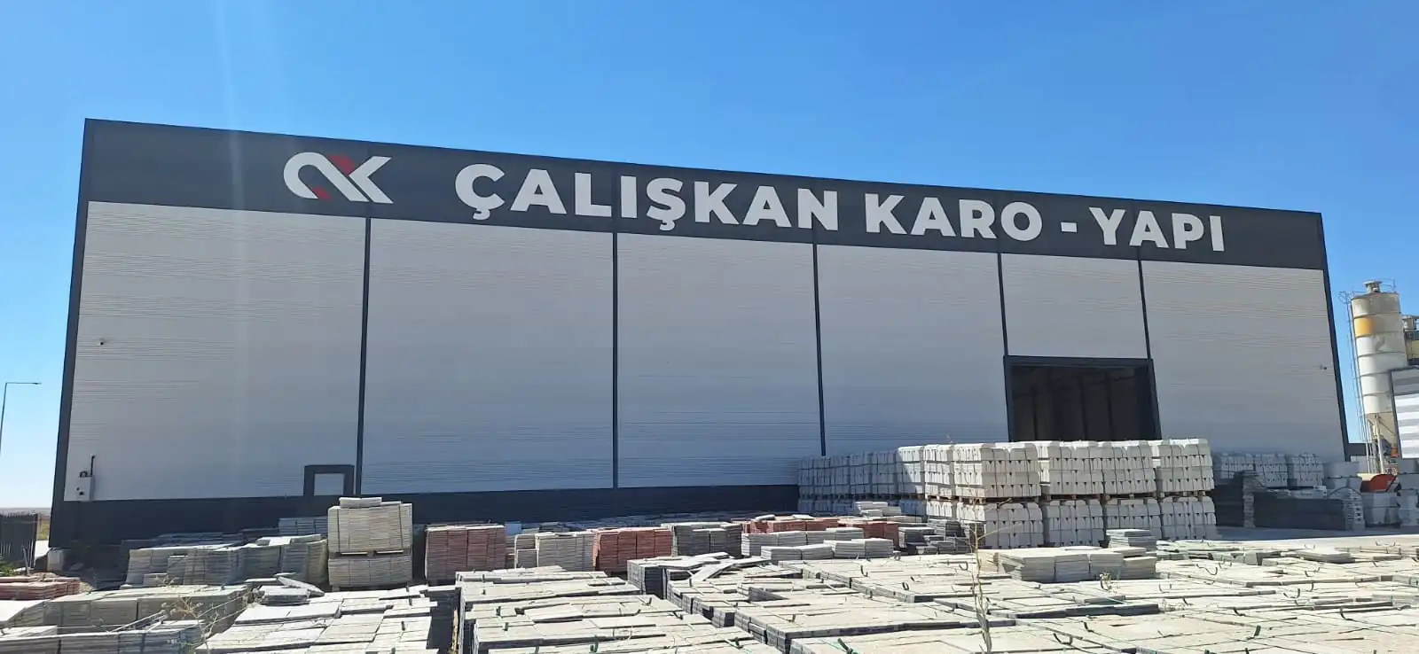 Çalışkan Karo - Yapı üretim tesisi, Aksaray; mobilde mozaik karo desenlerimizden esinlenen meander bordürlü desen çizimi